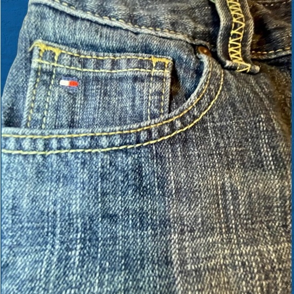 Tommy Hilfiger Jean Shorts (size 6) - Picture 6 of 6